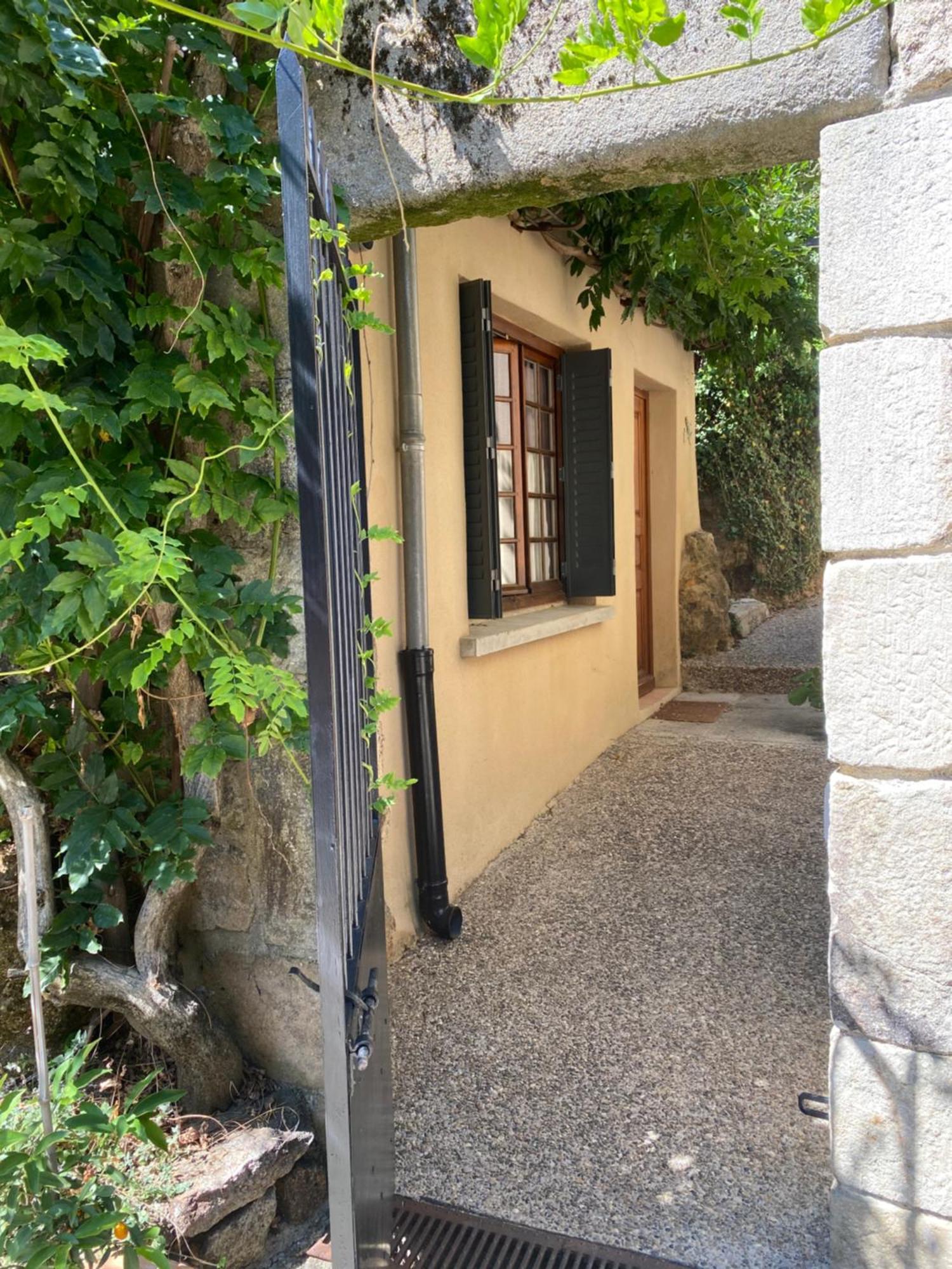 Auberge De La Tour De Brison Sanilhac  Phòng bức ảnh